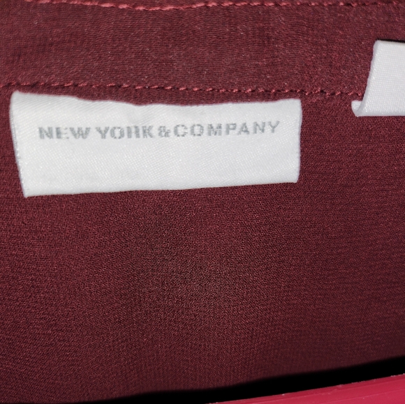 3/$30 New York and company Blouses Size: XL - Picture 10 of 11